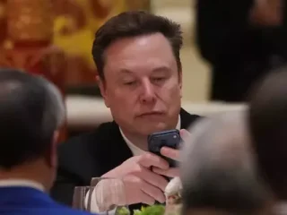 Wuauw! Saham SpaceX melesat, kekayaan Elon Musk tembus Rp14.275 T: Triliuner pertama di dunia