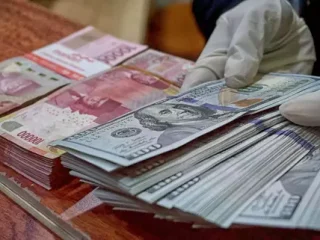 Rupiah terus menguat, menjauh tinggalkan level 18.000 per dolar AS