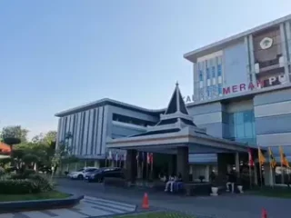 Relaksasi biaya kuliah bagi 58 mahasiswa terdampak gempa NTT dari Untag Surabaya