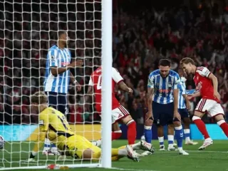 Arsenal awali kompetisi Liga Inggris dengan hasil meyakinkan, "The Gunners' gilas 3-0 atas Coventry City