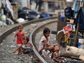 Tingkat kemiskinan Indonesia turun jadi 8,07 persen, jumlah penduduk miskin juga menurun ke 22,93 juta