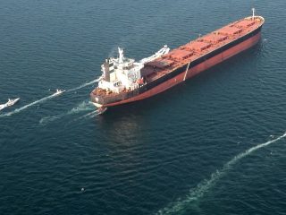 Klaim Iran kalah, Trump: Selat Hormuz segera jadi wilayah AS