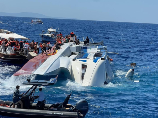 Hantam gelombang tinggi Laut Mediterania, kapal Feri tenggelam tewaskan delapan penumpang