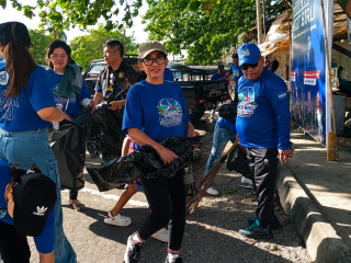 HUT ke-25 Demokrat tak sekadar seremoni, 202 relawan bersihkan sampah di Pantai Indah Talaud