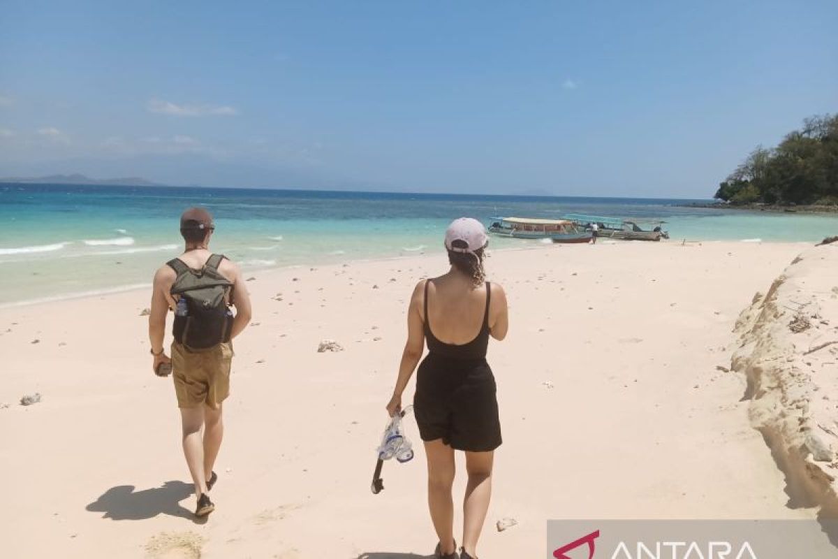wisatawan tenggelam