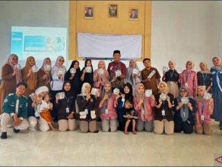 Hebat! Kader desa kini bisa memantau kehamilan berbasis teknologi, mahasiswa UNG turun tangan