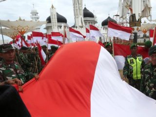 Jaya! Bendera Merah Putih kembali berkibar di halaman Masjid Raya Baiturrahman Banda Aceh