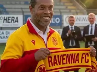 Misi ingin cetak 300 gol dalam kariernya, Ronaldinho 'merumput' lagi di klub Italia