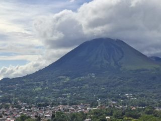 Kegempaan vulkanik naik 111 kali, PGA : Gunung Lokon berpotensi meletus