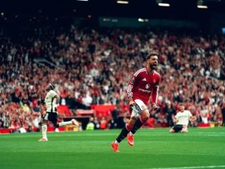 Cetak 'hattrick', Bruno Fernandez bawa MU hajar  Ipswich 5-2, Chelsea menang dramatis