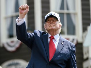 Presiden AS Donald Trump balas tuntut ganti rugi ke Iran