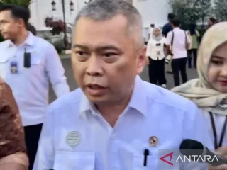 Prabowo perintahkan bangun jaringan kereta api Trans-Sumatra dan Trans-Kalimantan