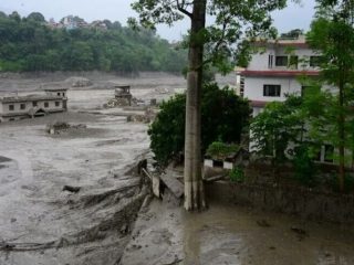 Ratusan korban tewas dan ribuan warga hilang akibat banjir dahsyat di Nepal dan China
