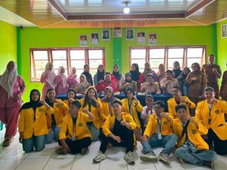 Aksi lingkungan mahasiswa KKN UPR hadirkan berbagai program kerja di Barito Selatan