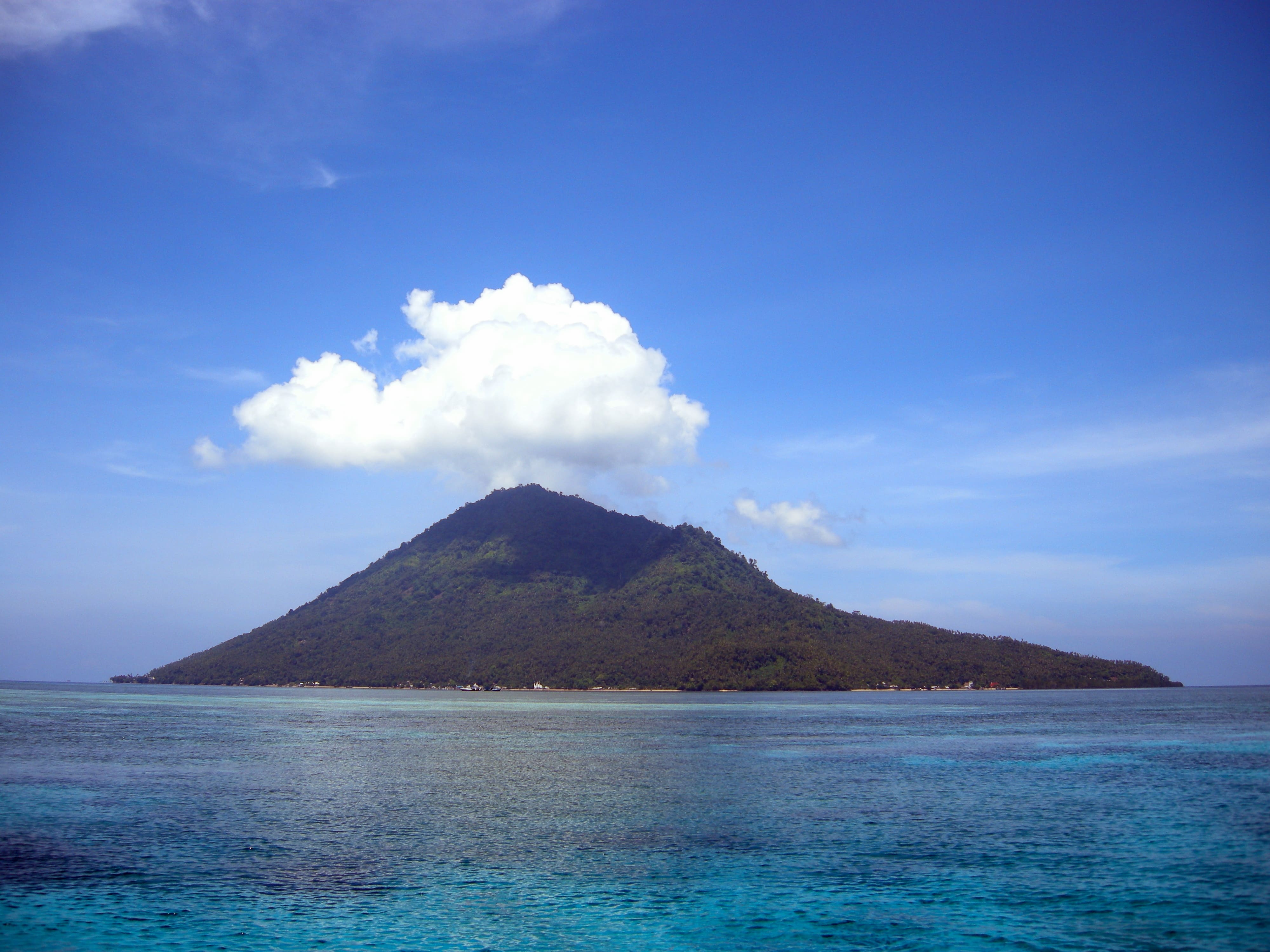 Gunung Manado Tua