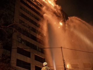 Api kembali mengamuk di lantai 11 Gedung Bapenda DKI Jakarta, ruang arsip hangus terbakar