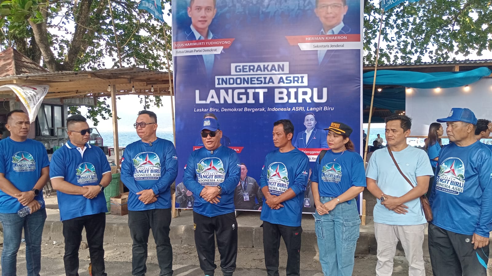 bersihkan sampah