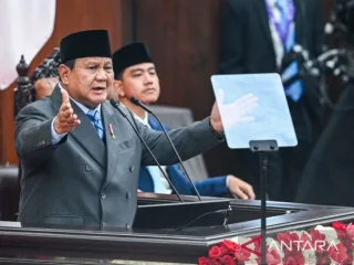 Mendesak! RI kekurangan 84.781 dokter umum dan 55.712 spesialis, Prabowo usul datangkan dari luar negeri