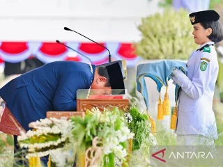 Dari Istana: Cium bendera Merah Putih, bangga Upacara HUT RI hikmat, Prabowo undang semua komandan kesatuan menghadapnya