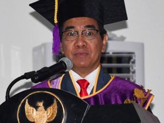 Wisuda hanya awal, Plt Rektor Unsrat ingatkan 1.017 lulusan untuk siap hadapi tantangan berikutnya