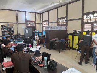 Kejari Ende geledah dinas pendidikan terkait dugaan korupsi
