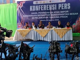 Bea Cukai menggagalkan penyelundupan 5 unit sepeda motor Harley-Davidson bekas terurai