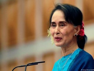 Tokoh demokrasi Aung Suu Kyi  yang 'hilang' bertahun-tahun akhirnya muncul ke publik