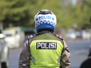 Oknum Polisi tertangkap warga mesum tanpa busana dalam mobil