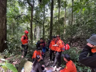 Tujuh pendaki terjebak di gunung Nokilalaki Sulteng, tim SAR bergerak cepat dan akhirnya berhasil mengevakuasi semuanya