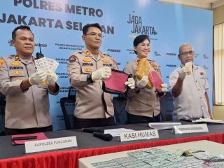 Kurir narkoba digerebek saat tidur di Depok