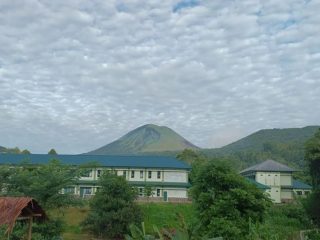 September, ESDM merekam 321 kali gempa vulkanik dangkal di Gunung Lokon