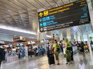 Bandara Soekarno-Hatta ditutup sementara akibat sebaran abu vulkanik Gunung Anak Krakatau, 16 penerbangan internasional dibatalkan