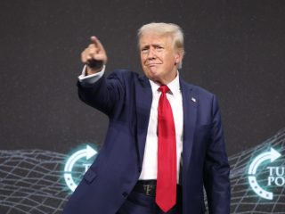 Hadapi efek Pemilu, Trump dukung gagasan akhiri perang. Anggap tekanan ekonomi bisa membuat Iran 'ambruk dengan sendirinya'