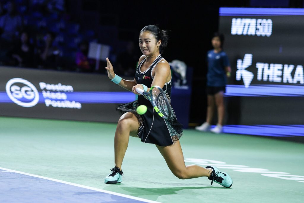 Magnet Alexandra Eala: Bagaimana bintang tenis Filipina satukan ribuan suporter di Singapura dan Nagoya