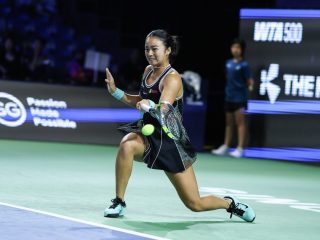 Magnet Alexandra Eala: Bagaimana bintang tenis Filipina satukan ribuan suporter di Singapura dan Nagoya