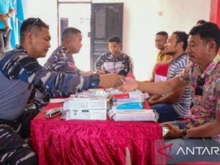 Sebanyak 76 Warga di pelosok Maluku dapat layanan kesehatan gratis, TNI AL turun langsung