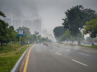 Asap karhutla Kepri menerjang Batam, BMKG imbau warga pakai masker dan waspada jarak pandang