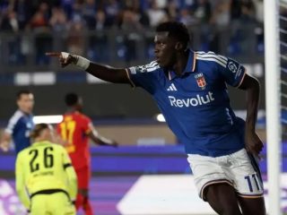 Como 1907 debut Liga Champions menang besar, Fenerbahce vs Roma imbang