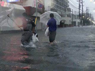 Topan bawa hujan lebat di Tokyo dan sebabkan dua orang tewas
