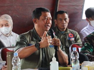 Sebut ‘roda kehidupan masyarakat berjalan normal di tengah situasi bencana karhutla’, Kepala BNPB minta maaf
