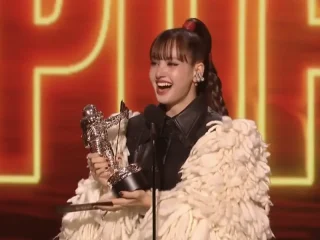 Lisa BLACKPINK hancurkan dominasi Hollywood di MTV VMAs 2026, singkirkan Taylor Swift!