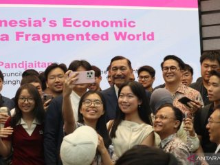 Luhut temui pejabat China di Beijing, bahas mekanisme pembayaran utang kereta cepat Whoosh