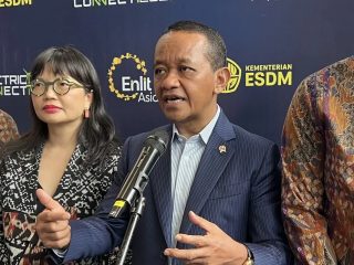 Pemerintah masih menggodok revisi RUPTL PLN demi proyek PLTS 100 GWp, Perpres belum keluar