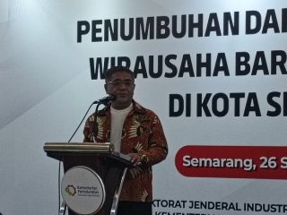 Samuel Wattimena: Desain Batik harus inovatif dan sesuai selera anak muda
