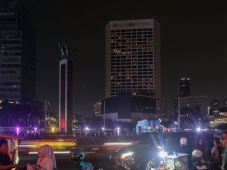 Padamkan listrik 1 jam, Jakarta pangkas 74 ton emisi karbon