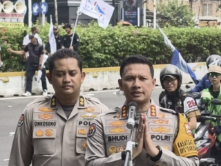 Ribuan buruh gelar aksi demonstrasi di Dukuh Atas