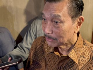 Luhut targetkan bansos bakal cair lewat transfer tunai langsung mulai 2027