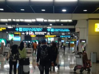 Ribuan penumpang terdampak akibat penutupan bandara