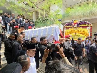 Guruh Soekarnoputra dimakamkan dekat makam Ibu Fatmawati
