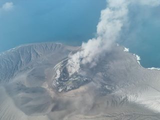 Sebanyak delapan aki stasiun pemantau anak Krakatau hilang